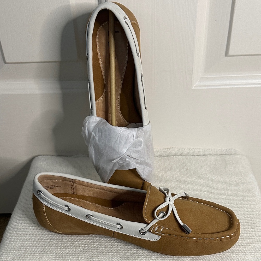 b.o.c. Carolann Women's Tan and White loafers